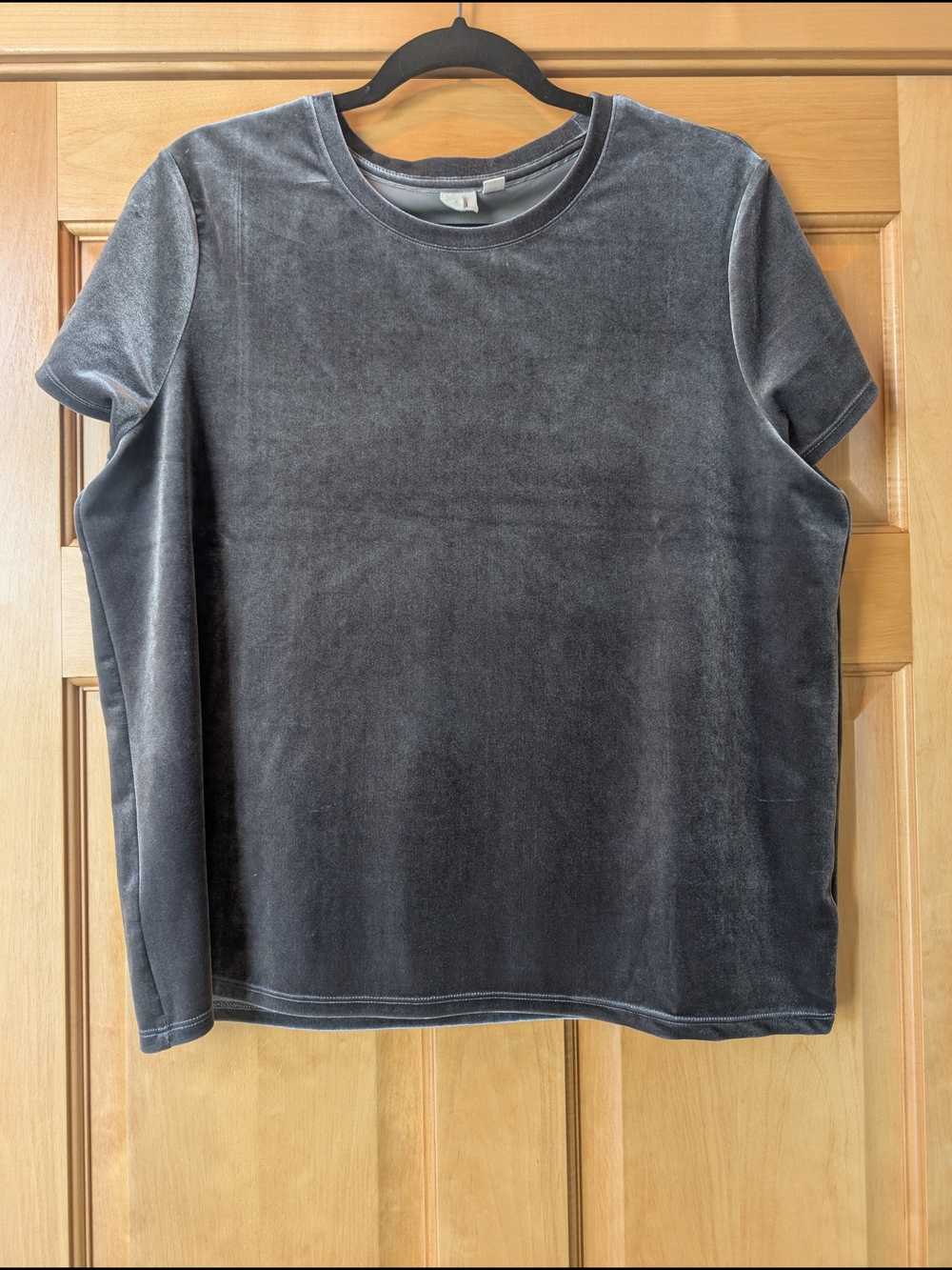 GAP Velvet Short-Sleeve Tee — Charcoal Gray